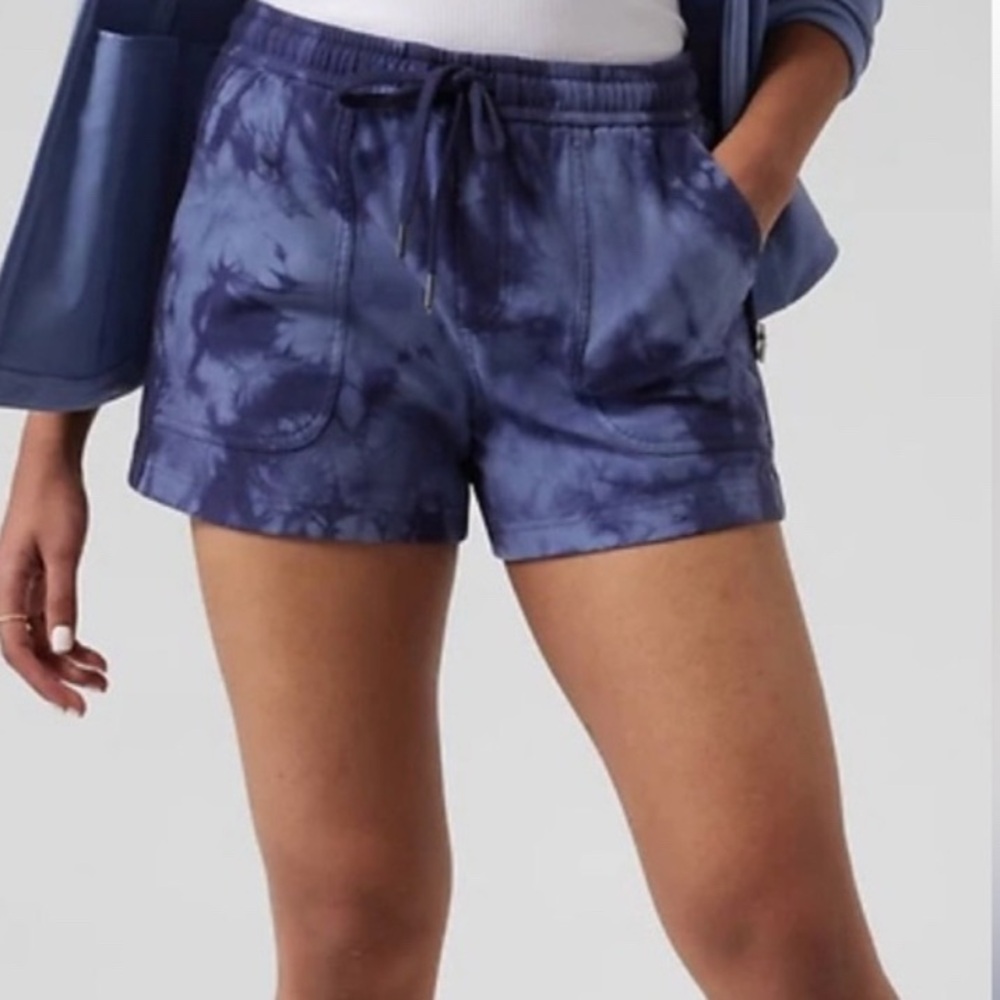 Athleta Farallon Tie-Dye Blue Shorts M